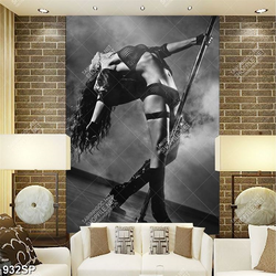 Tranh spa người mẫu bikini tạo dáng nghệ thuật