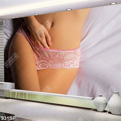 Tranh thân hình nuột nà của cô gái trẻ treo spa