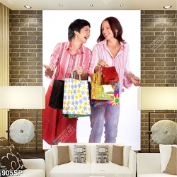 Tranh spa hai cô gái với những túi đồ trên tay vui vẻ tươi cười
