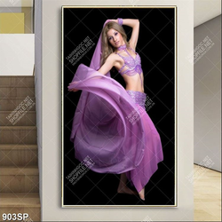 Tranh spa thiếu nữ xinh đẹp với chiếc váy tím