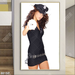 Tranh cô gái xinh đẹp mặc váy đen treo tường spa