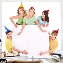 Tranh chàng trai cô gái bên tấm bảng trắng