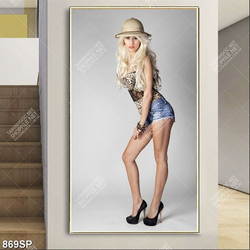 Tranh cô gái xinh đẹp đứng tạo dáng treo tường spa