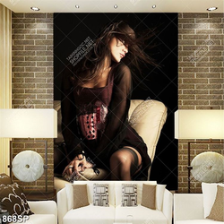 Tranh spa cô gái nóng bỏng ngồi trên sofa