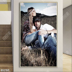 Tranh spa đôi trai gái ngồi trên thảm cỏ