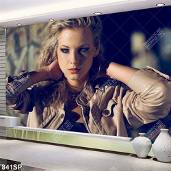 Tranh spa cô gái xinh đẹp cá tính