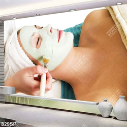 Tranh spa cô gái nằm chăm sóc da