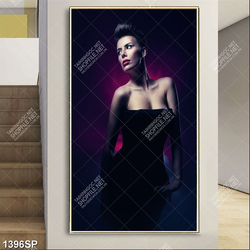Tranh canvas treo spa người đẹp với chiếc váy cúp ngực quyến rũ