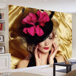 Tranh người đẹp đội chiếc mũ che đi một bên mắt