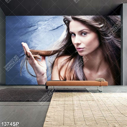 Tranh cô gái xinh đẹp với mái tóc dài bung xõa treo spa