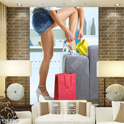 Tranh cô gái mặc chiếc váy ngắn đứng mang guốc cao gót