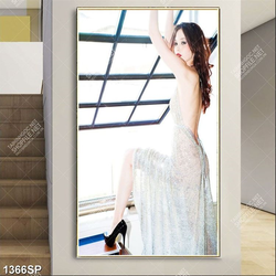 Tranh cô gái trẻ xinh đẹp quyến rũ