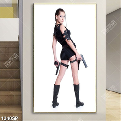 Tranh nữ sát thủ sinh đẹp treo spa