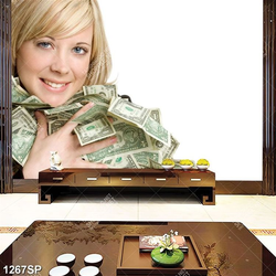 Tranh cô gái tóc vàng với tiền dola trên tay