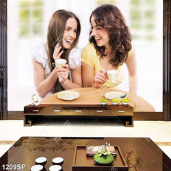 Tranh hai cô gái vui vẻ uống trà buổi sáng