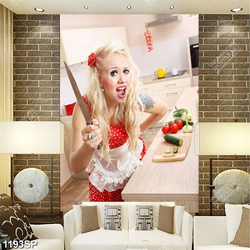 Tranh spa cô gái trẻ cầm dao đứng trong bếp