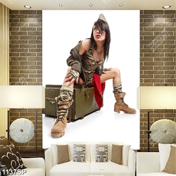 Tranh spa cô nàng cá tính ngồi trên tủ sắt