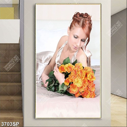 Tranh cô gái trẻ ôm bó hoa hồng cam