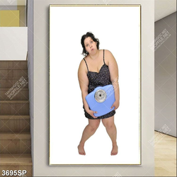 Tranh cô gái với thân hình béo