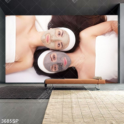 Tranh hai cô gái nằm đắp mặt nạ