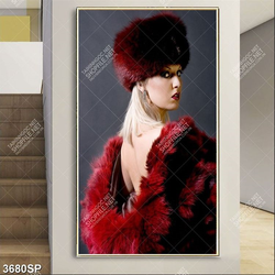 Tranh cô gái mặc áo choàng lông đỏ