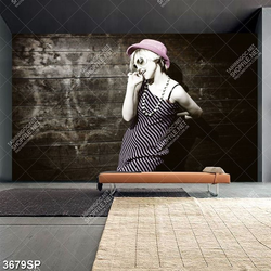 Tranh cô nàng trẻ đứng bên tường