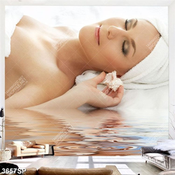 Tranh cô gái quấn khăn trắng nghệ thuật treo spa