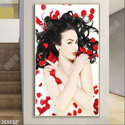 Tranh người đẹp bên những cánh hoa hồng