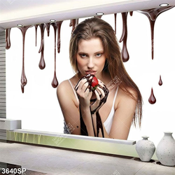 Tranh cô gái cầm dâu tây ngọt ngào nghệ thuật treo spa