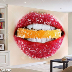 Tranh đôi môi cắn lát cam vàng