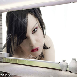 Tranh cô gái với gương mặt cá tính