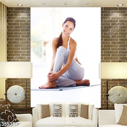 Tranh cô gái ngồi cười rạng rỡ