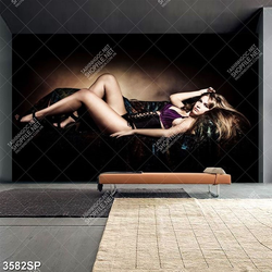 Tranh người đẹp gợi cảm nằm trên ghế