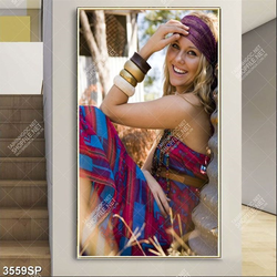 Tranh cô gái xinh đẹp cười rạng rỡ