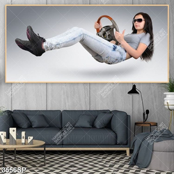 Tranh cô gái cầm vô lăng nghệ thuật