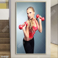 Tranh phong gym cô gái trẻ cầm tạ