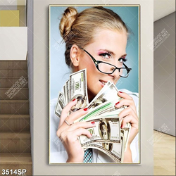 Tranh cô gái cầm tiền đô lâ