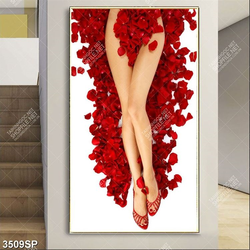 Tranh những cánh hoa hồng che đi vòng ba gợi cảm