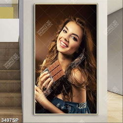 Tranh cô gái trẻ cầm thanh socola