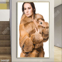 Tranh người đẹp choàng áo lông