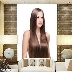 Tranh mái tóc dài che đi vòng một của cô gái trẻ