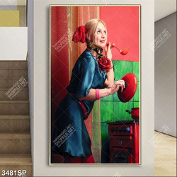 Tranh cô gái dễ thương đứng trong bếp