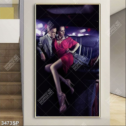 Tranh cặp đôi ngồi tình tứ trong xe ô tô