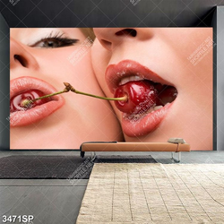 Tranh hai cô gái cắn cherry đỏ