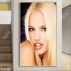 Tranh cô gái tóc vàng xinh đẹp