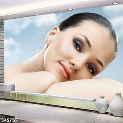 Tranh gương mặt xinh đẹp của cô gái trẻ treo tường spa