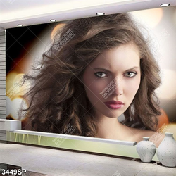 Tranh cô gái với mái tóc xoăn in canvas