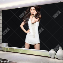 Tranh cô gái trẻ mặc váy trắng