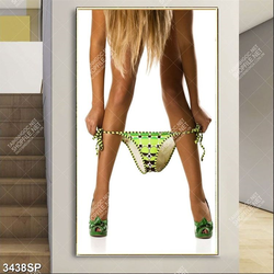 Tranh người đẹp khoe chân dài miên man