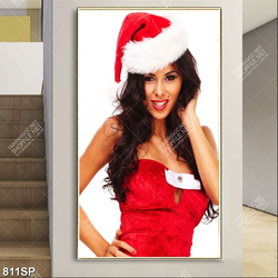 Tranh spa cô gái xinh đẹp mặc váy đỏ